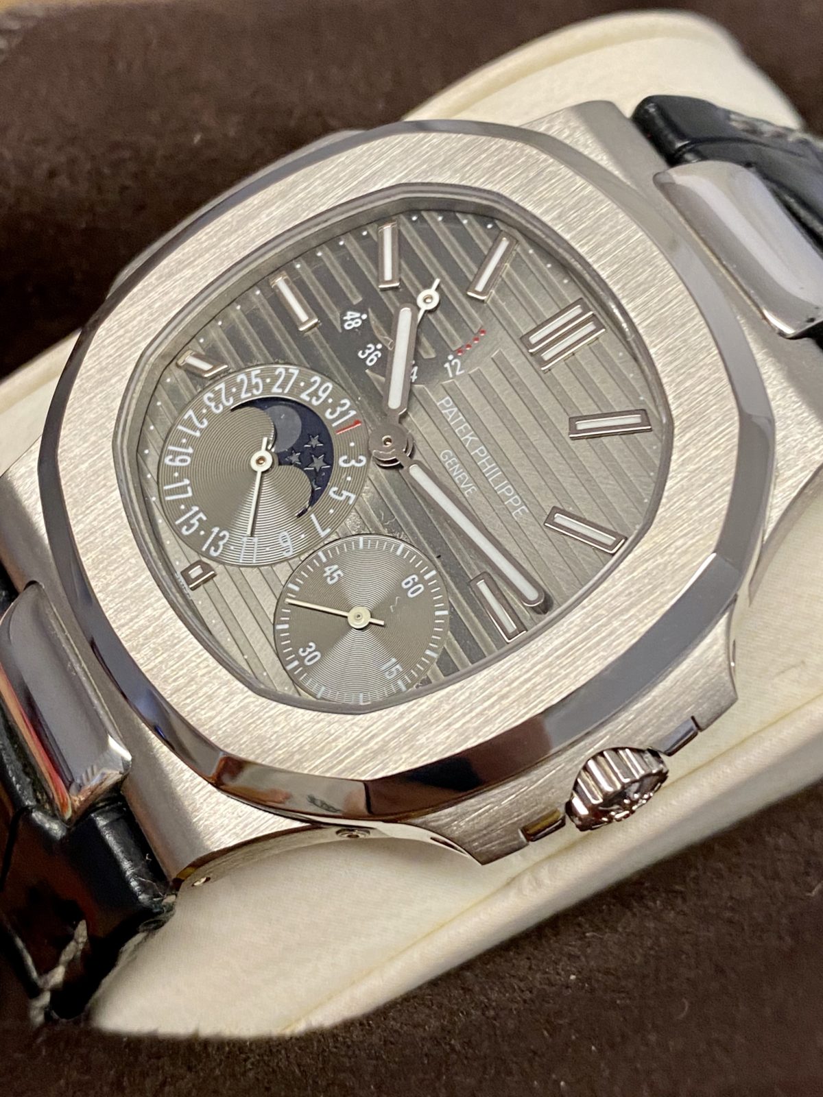 5712g patek price